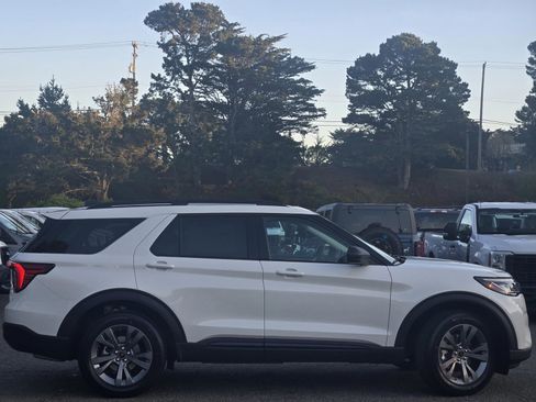 New 2026 Ford Explorer Active image 4