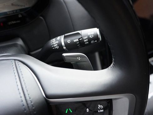 Used 2024 Land Rover Range Rover Long Wheelbase Autobiography image 71