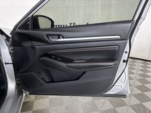 Used 2023 Nissan Altima 2.5 SR w/ SR Premium Package FWD image 30