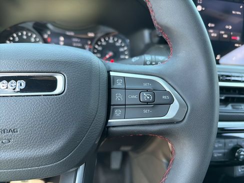 Used 2025 Jeep Compass Trailhawk AWD/4WD image 21