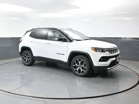 Used 2025 Jeep Compass Limited AWD/4WD image 5