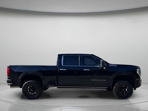 Used 2024 GMC Sierra 2500 Denali w/ Denali Reserve Package image 2
