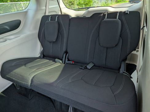 Used 2024 Chrysler Voyager LX FWD image 19