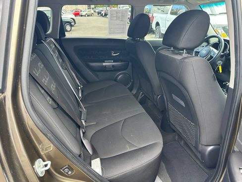 Used 2012 Kia Soul + w/ Audio Pkg FWD image 11