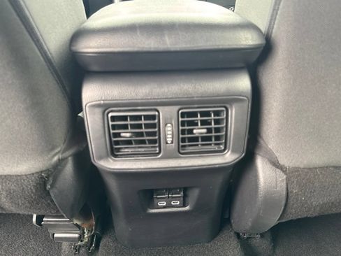 Used 2024 Toyota RAV4 XLE FWD image 32