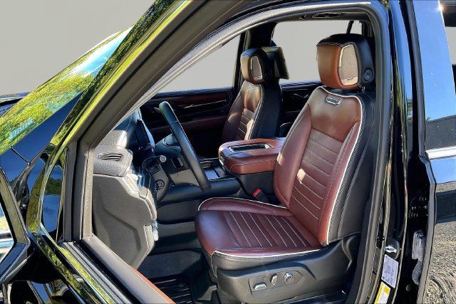 Used 2024 GMC Yukon Denali Ultimate AWD/4WD image 15