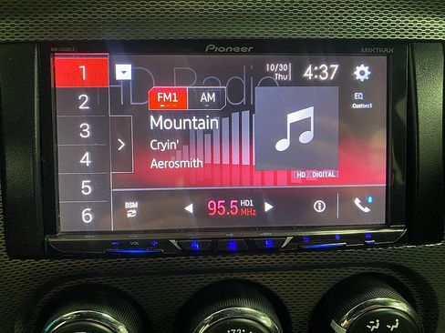 Used 2014 Dodge Challenger R/T image 19