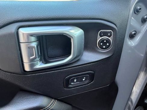 Used 2023 Jeep Wrangler Unlimited Sahara AWD/4WD image 30