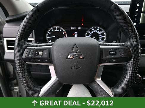 Used 2025 Mitsubishi Outlander ES image 21
