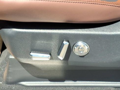 New 2026 Lincoln Navigator Reserve AWD/4WD image 18