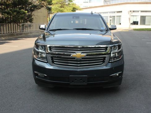 Used 2019 Chevrolet Suburban Premier AWD/4WD image 3