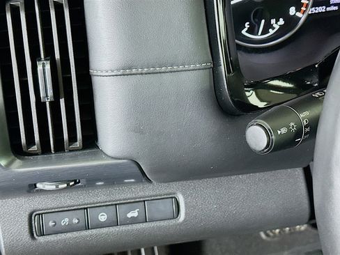 Used 2025 Nissan Pathfinder SL image 17