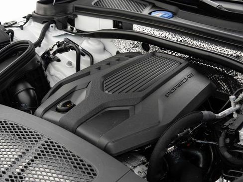 Certified 2025 Porsche Macan image 29