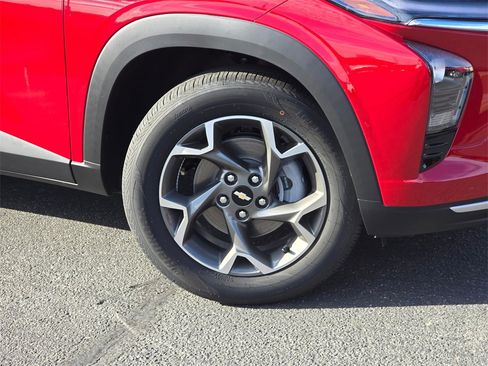 New 2026 Chevrolet Trax LT w/ Driver Confidence Package image 2