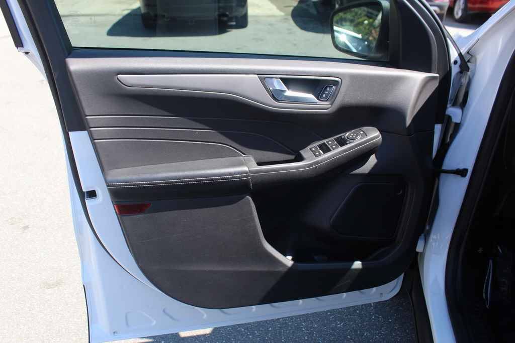 Used 2021 Ford Escape SE w/ SE Sport Appearance Package AWD/4WD image 12