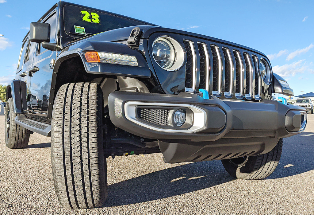 Used 2023 Jeep Wrangler Unlimited Sahara AWD/4WD image 21
