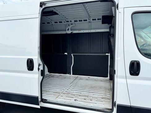 Used 2026 RAM ProMaster 2500 w/ Convenience Group FWD image 14