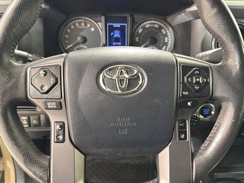 Used 2018 Toyota Tacoma TRD Sport w/ Technology Package AWD/4WD image 12