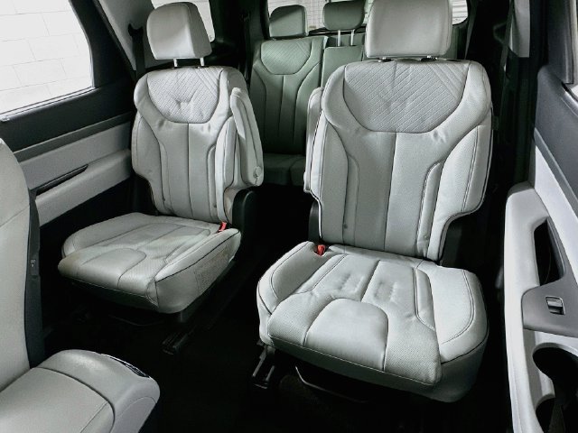 Used 2023 Hyundai Palisade SEL w/ Premium Package FWD image 11