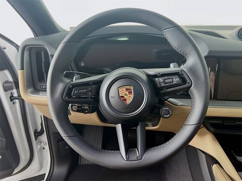 New 2026 Porsche Cayenne Base image 12