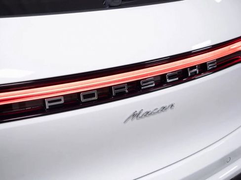 Certified 2025 Porsche Macan image 36