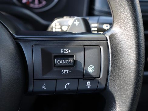 Used 2024 Nissan Rogue SV FWD image 30