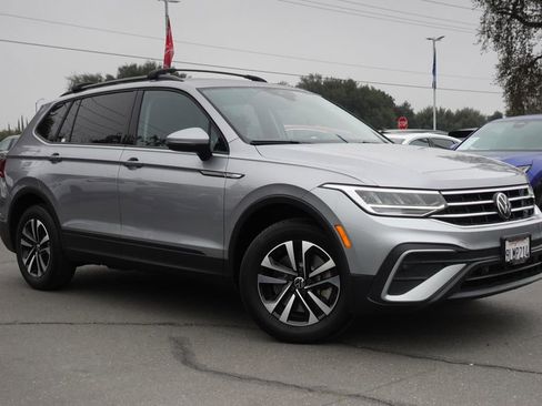 Used 2024 Volkswagen Tiguan S image 5