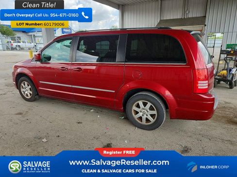 Used 2010 Chrysler Town & Country Touring Plus FWD image 3