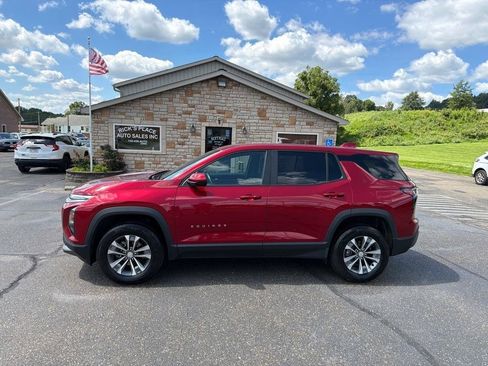 Used 2025 Chevrolet Equinox LT AWD/4WD image 2