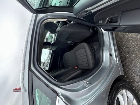 Used 2020 Ford Fusion SE image 32