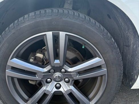Used 2020 Volvo XC60 T5 Momentum w/ Protection Package AWD/4WD image 16