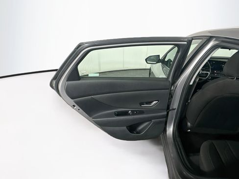 Used 2025 Hyundai Elantra SEL FWD image 27