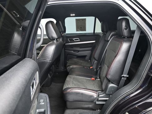 Used 2019 Ford Explorer XLT w/ Equipment Group 202A AWD/4WD image 10