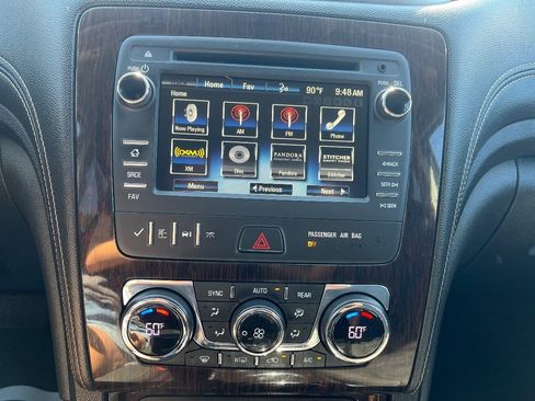 Used 2016 Chevrolet Traverse LT FWD image 15
