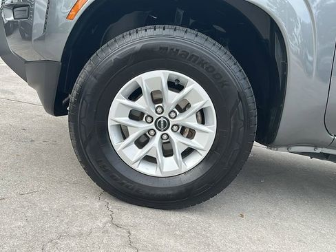 Used 2024 Nissan Frontier SV image 10