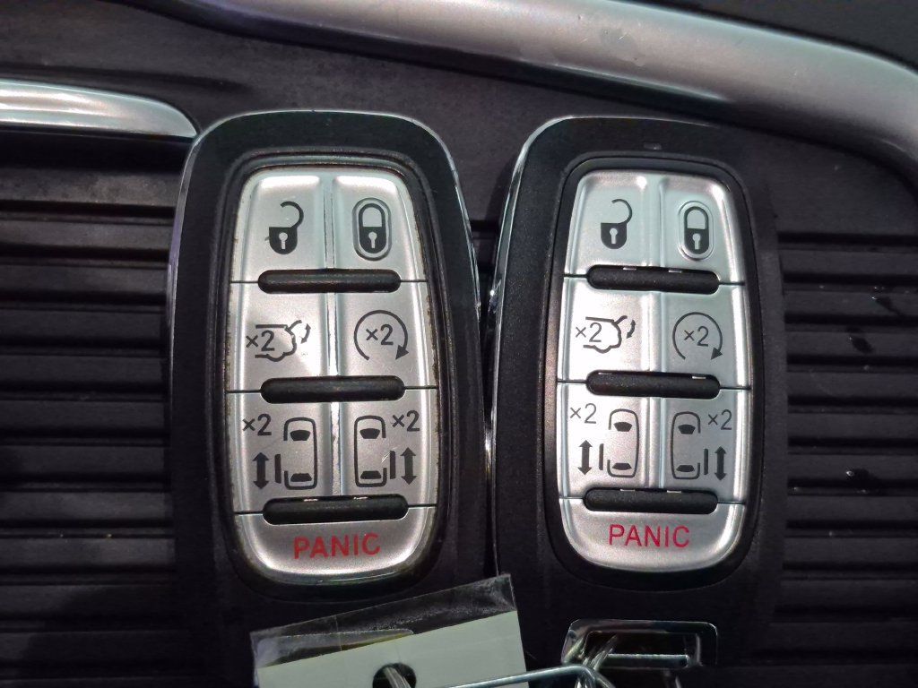 Used 2024 Chrysler Pacifica Touring-L FWD image 29