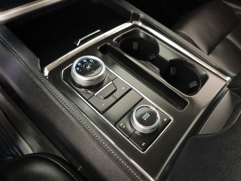 Used 2024 Ford Expedition Max XLT image 9