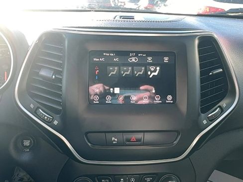 Used 2020 Jeep Cherokee Latitude Plus image 28