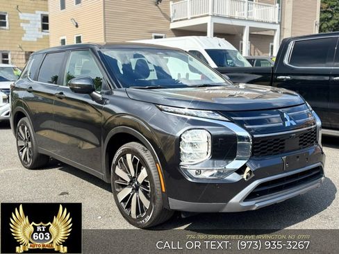 Used 2025 Mitsubishi Outlander SE AWD/4WD image 3