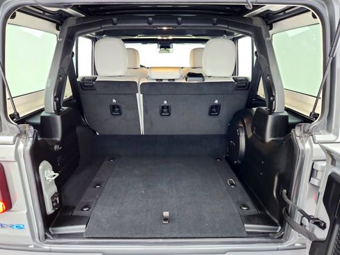 Used 2023 Jeep Wrangler Sahara image 27