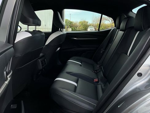 Used 2025 Toyota Camry SE image 12