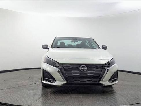 Used 2024 Nissan Altima 2.5 SV FWD image 12