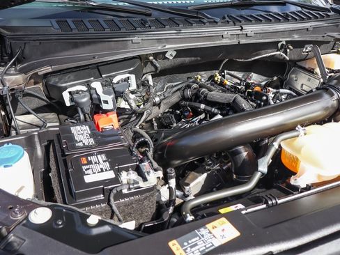 Used 2022 Ford Expedition XLT image 11