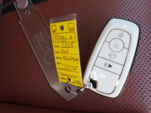 Certified 2025 Ford Mustang Coupe image 31