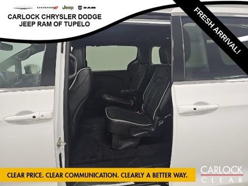 Used 2026 Chrysler Pacifica Limited FWD image 10