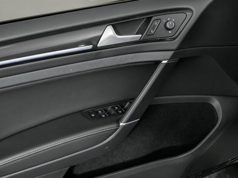 Used 2019 Volkswagen Golf 4-Door image 15