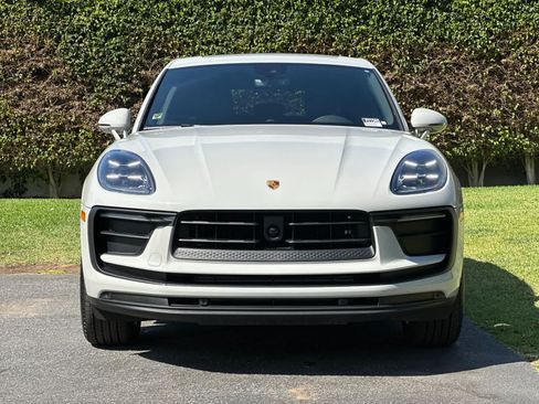 Certified 2025 Porsche Macan AWD/4WD image 11