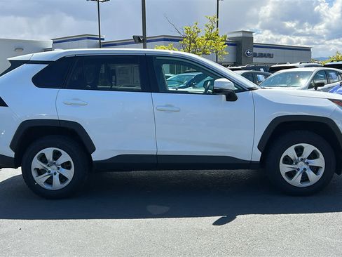 Used 2023 Toyota RAV4 LE AWD/4WD image 4