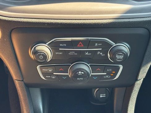 Used 2023 Dodge Charger R/T w/ Technology Group RWD image 22