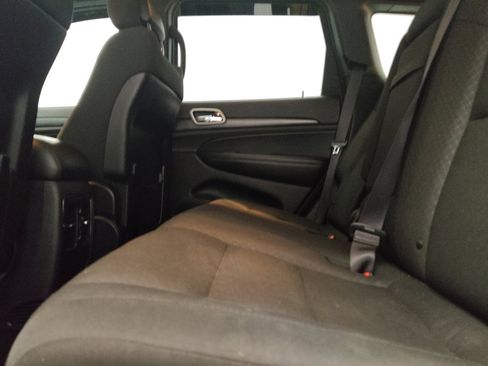 Used 2020 Jeep Grand Cherokee Laredo RWD image 18